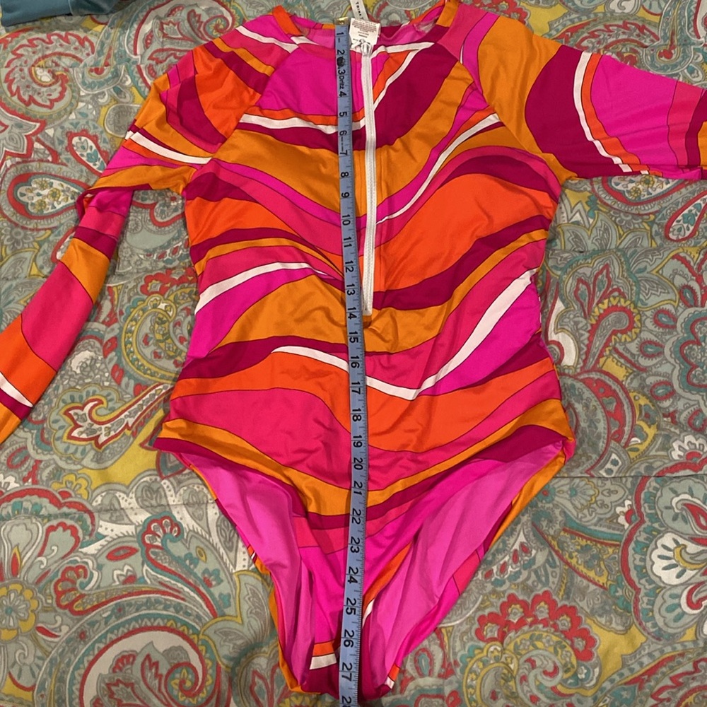 NWOT Trina Turk Rio zip up paddle suit. Large - Picture 9 of 10
